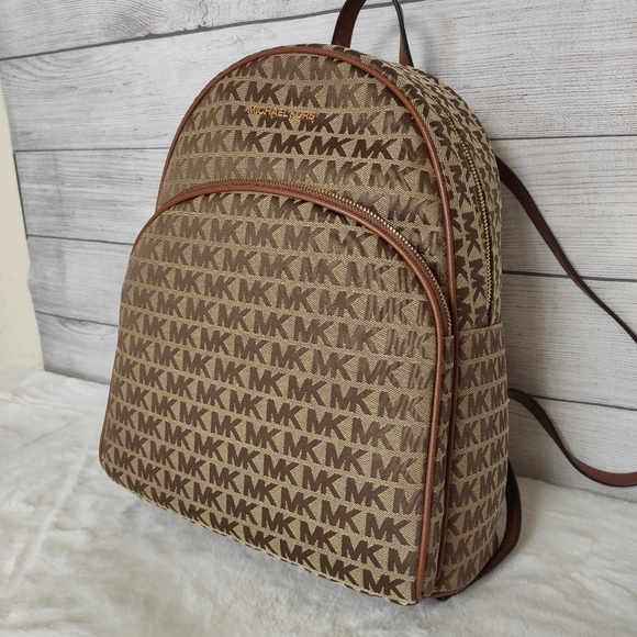 Michael Kors large backpack - Picture 5 of 16